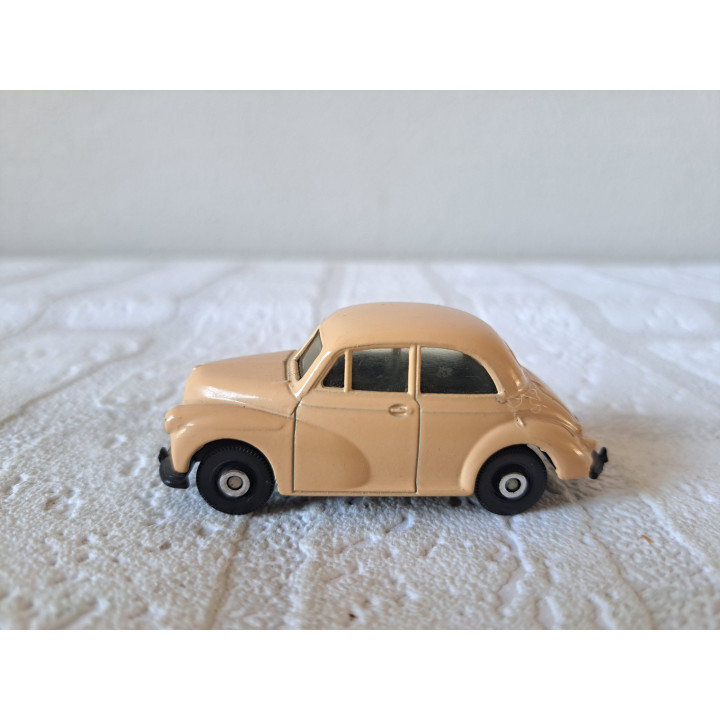 Morris Minor Corgi 7x3x3cm lichtbruin - Verzamelmodelauto