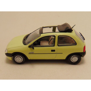 Opel Corsa B swing open 1:43 IXO models lichtgroen