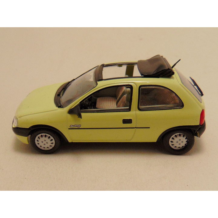 Opel Corsa B swing open 1:43 IXO models lichtgroen