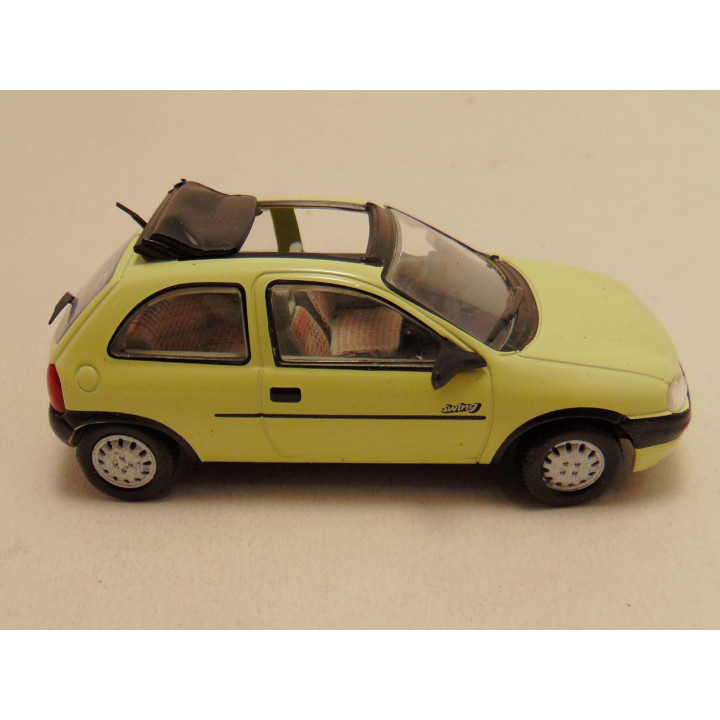 Opel Corsa B swing open 1:43 IXO models lichtgroen
