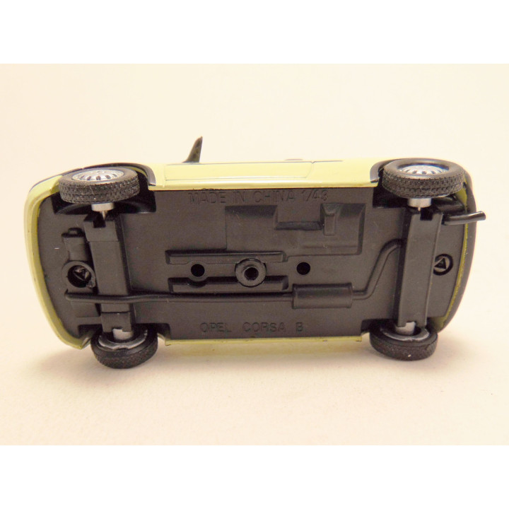 Opel Corsa B swing open 1:43 IXO models lichtgroen