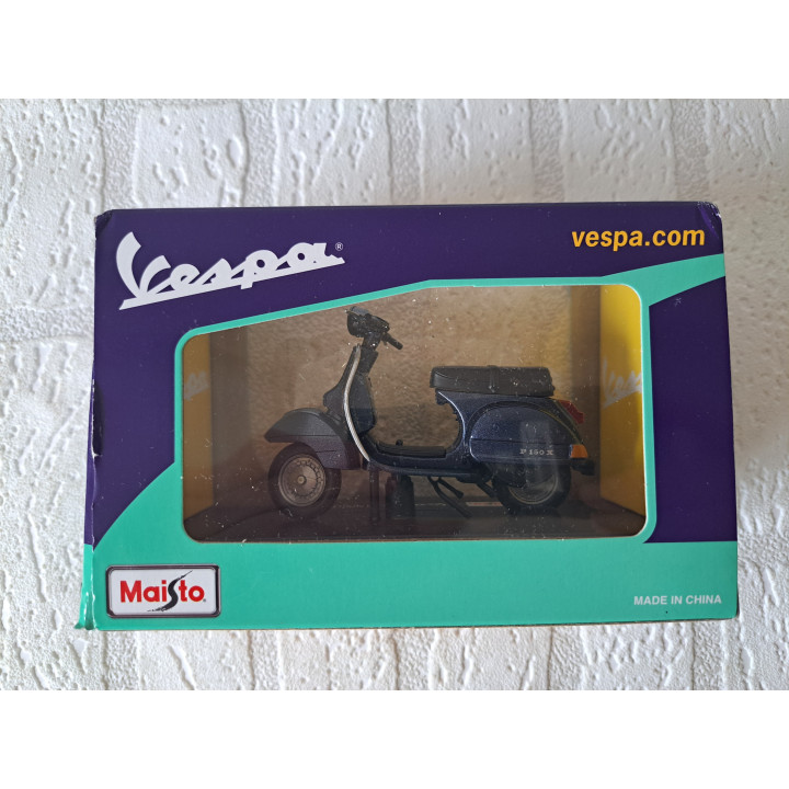 Vespa P150X scooter model 1:18 1978 Maisto for sale