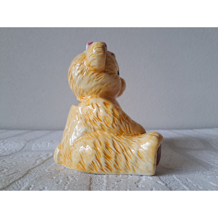 Zittende beer van porselein met strik spaarpot 11x9x12.5cm - spaarpotten