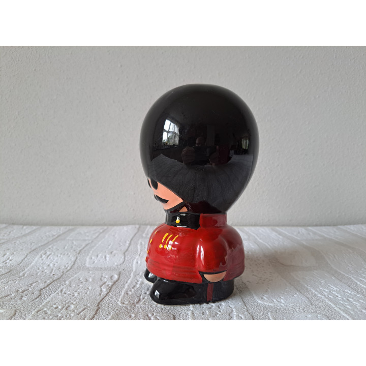 Britse soldaat Koninklijke Garde spaarpot, aardewerk D10xH17cm - aardewerk