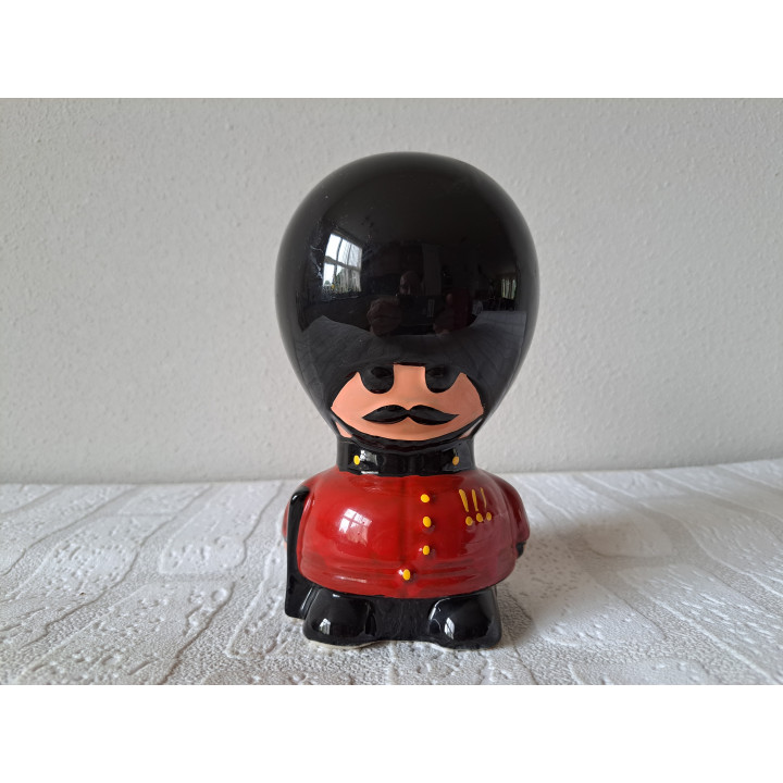 Britse soldaat Koninklijke Garde spaarpot, aardewerk D10xH17cm - aardewerk