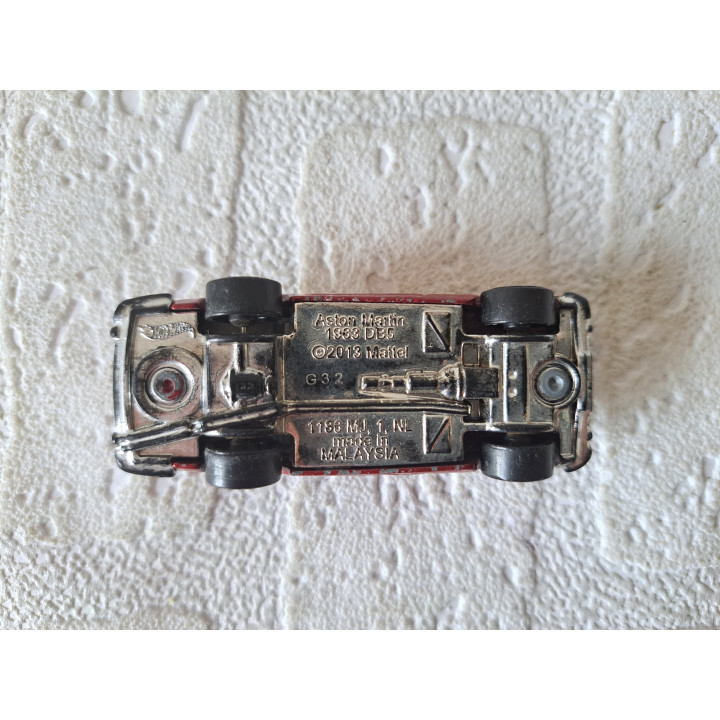 Hot Wheels Aston Martin DB5 1963 James Bond Car Model