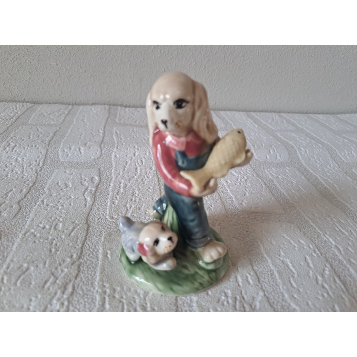 Cocker spaniel van porselein met vis en puppy 6.5x6x12cm - dierfiguren