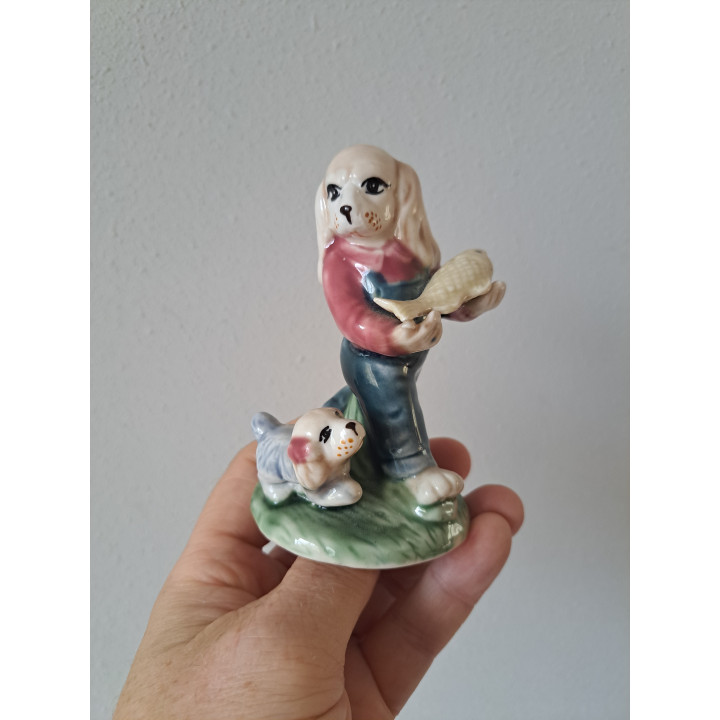 Cocker spaniel van porselein met vis en puppy 6.5x6x12cm
