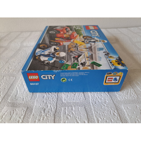 Problemen met sleepwagen 2017 Lego City 60137 - lego en Duplo