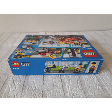 Problemen met sleepwagen 2017 Lego City 60137 - lego en Duplo