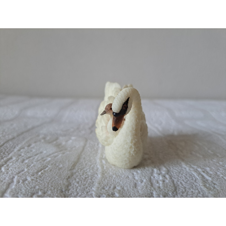 Zwaan van kunsthars met pul-jong 6x3.5x5cm (A2) - dierfiguren