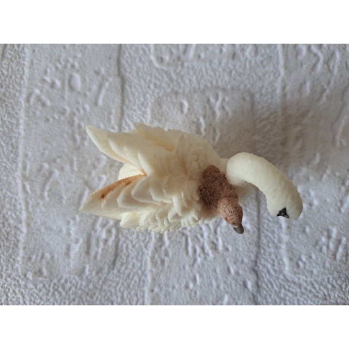 Zwaan met pul-jong, kunsthars 6x3.5x5cm (A2) - dierfiguren