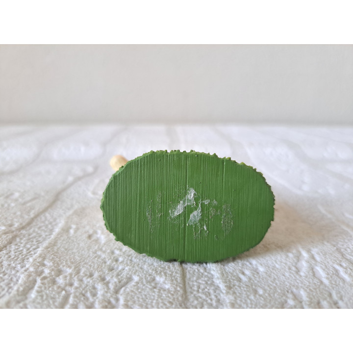 Schaap van kunsthars op het gras 6x3x5cm - dierfiguren