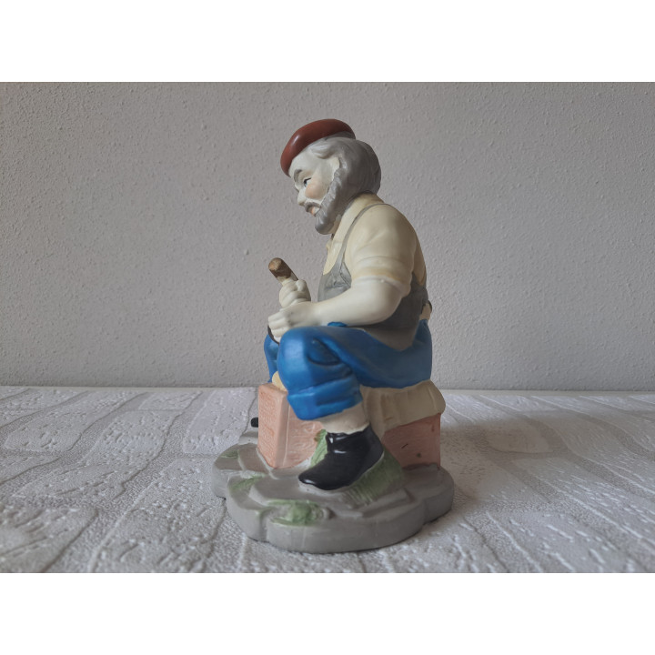 Grote schoenmaker beeld van porselein 14x12x20cm - Beelden