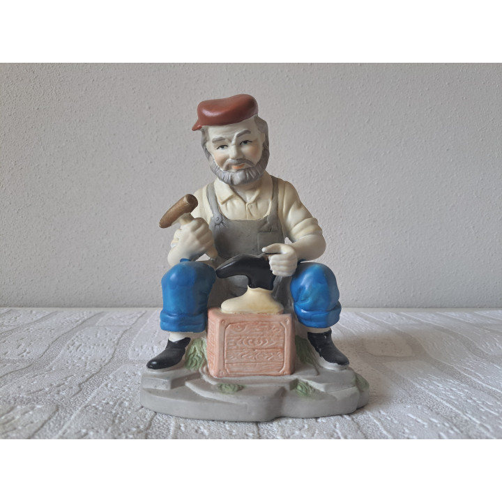 Grote schoenmaker beeld van porselein 14x12x20cm - Beelden