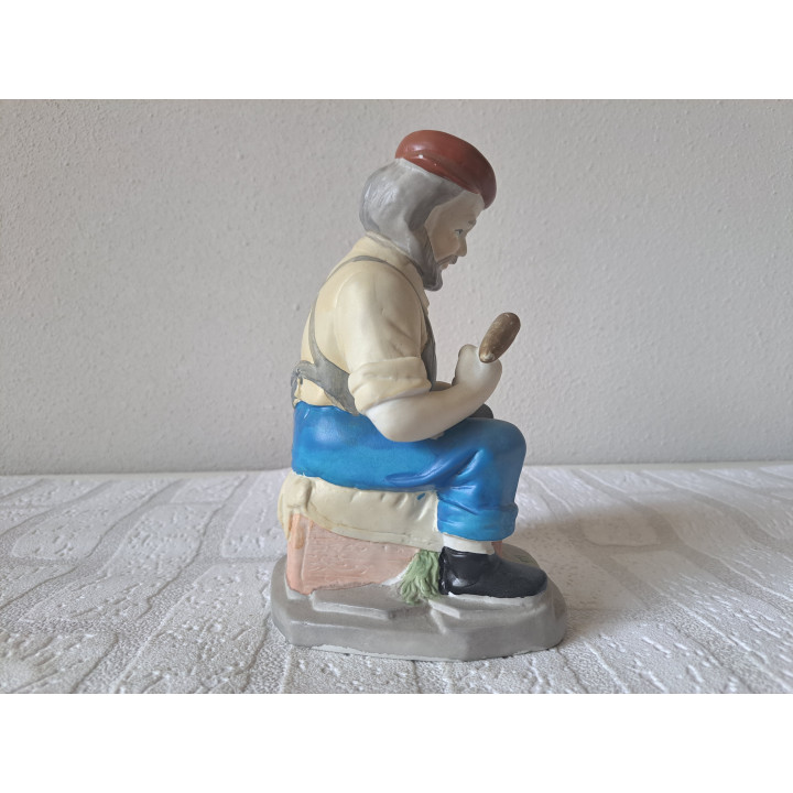 Grote schoenmaker beeld van porselein 14x12x20cm - Beelden