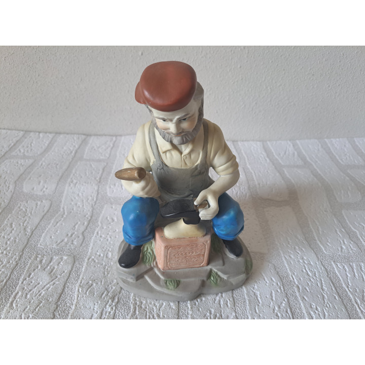 Grote schoenmaker beeld van porselein 14x12x20cm - Beelden