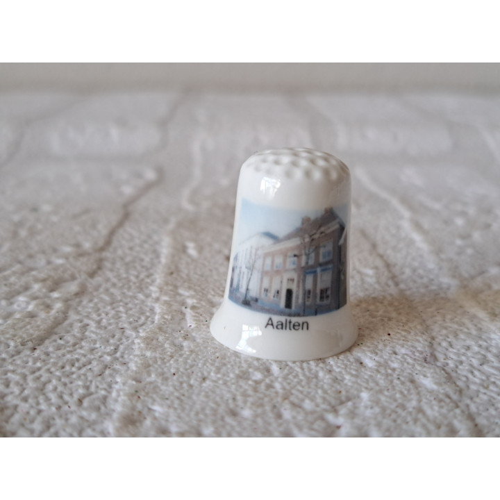 Nationaal onderduikmuseum in Aalten vingerhoedje Nationaal onderduikmuseum in Aalten vingerhoedje