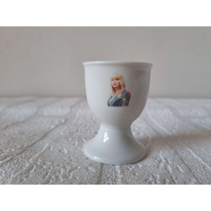 Eierdopje van porselein met Taylor Swift D4.5xH6cm - handgemaakt