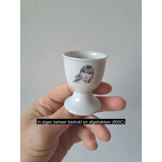 Eierdopje van porselein met Taylor Swift D4.5xH6cm