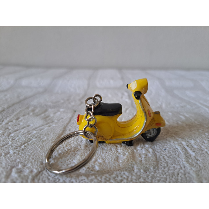 Sleutelhanger Vespa P200E 1978 van kunsthars 4.5x1.5x3.5cm - dierfiguren