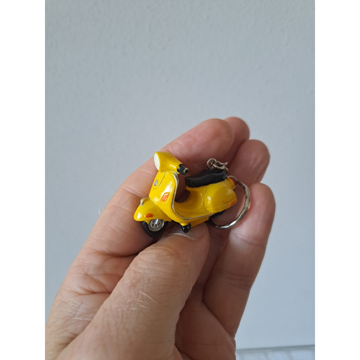 Sleutelhanger Vespa P200E 1978 van kunsthars 4.5x1.5x3.5cm