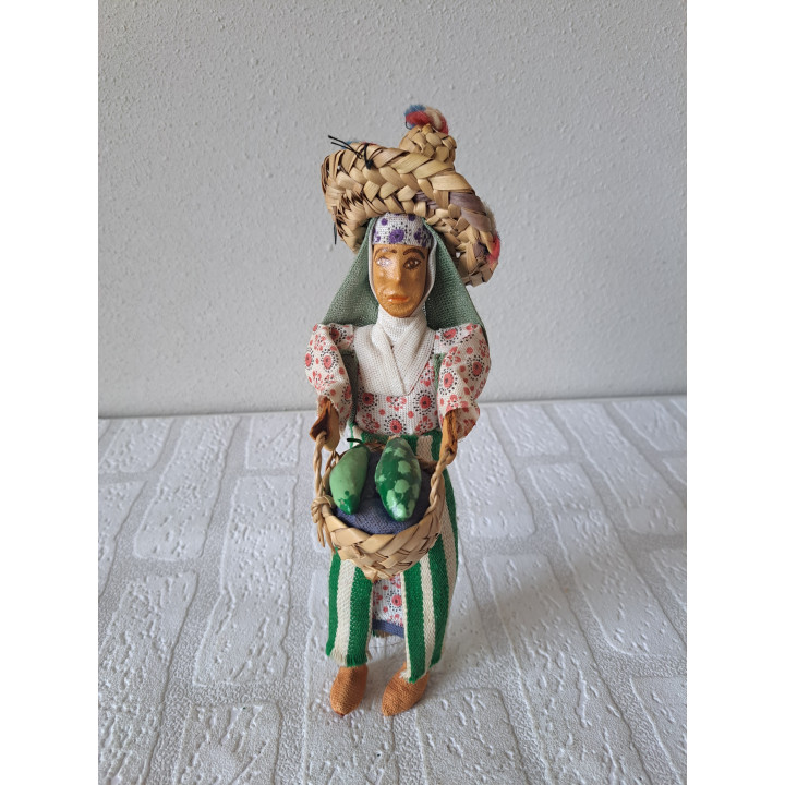 Straatverkoper pop in klederdracht van stof 6x10x27cm- klederdracht