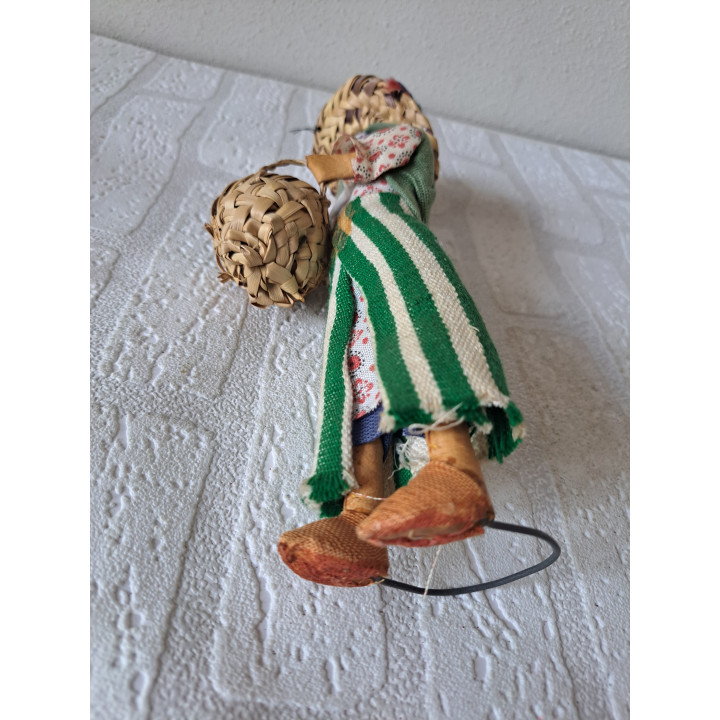 Straatverkoper pop in klederdracht van stof 6x10x27cm- klederdracht