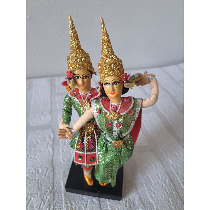 Thaise dansers van stof met houten plateau 7x5x20.5cm- klederdracht