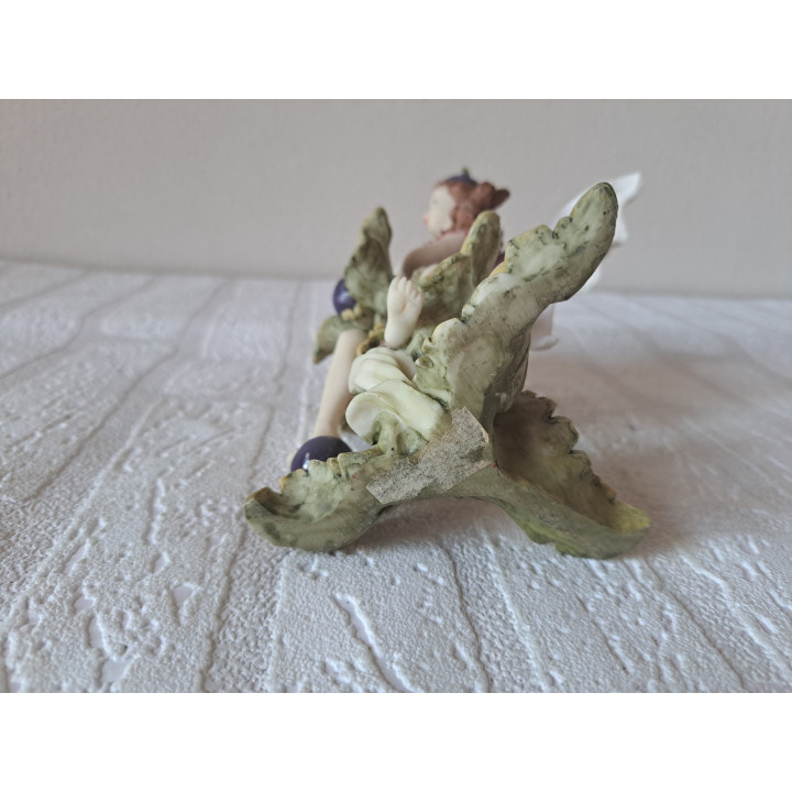 Elfje met een fruitstruik bessen 12x10x17cm, van kunsthars