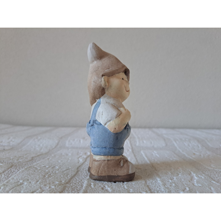 Jongen van aardewerk met puntmuts 4.5x4x11cm - beeldjes