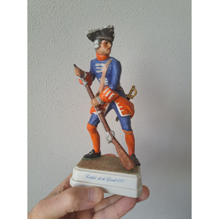 Officier de la garde 1786 van porselein Goebel 6x9x20cm