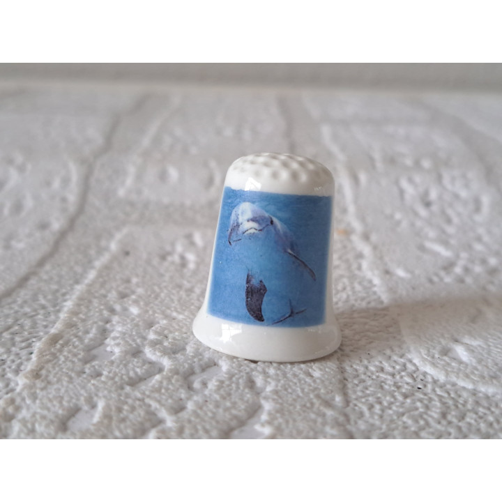 Dolfijn kijkt je aan vingerhoedje Dolfijn kijkt je aan vingerhoedje