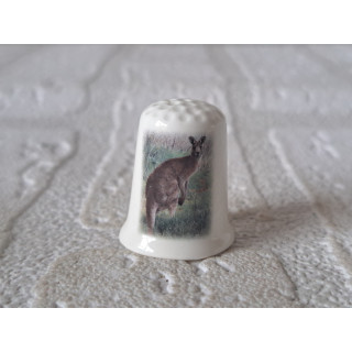 Kangoeroe kijkt vingerhoedje