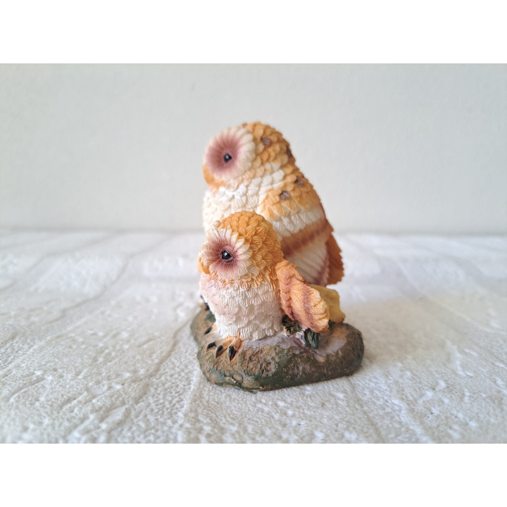 Uil met jong met gespreide vleugels, kunsthars 5x5.5x10.5cm - dierfiguren