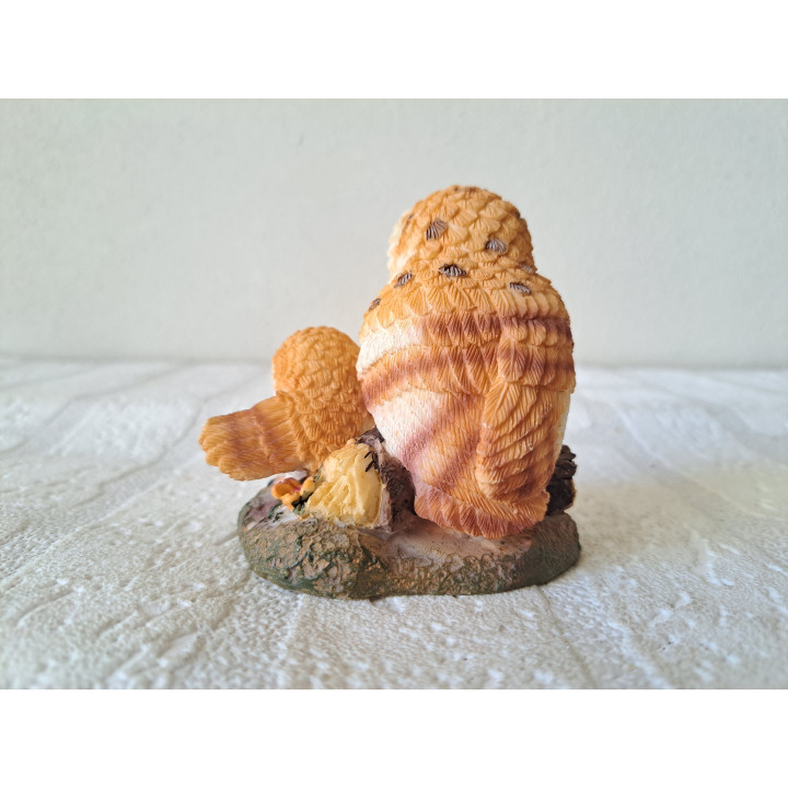 Uil met jong met gespreide vleugels, kunsthars 5x5.5x10.5cm - dierfiguren