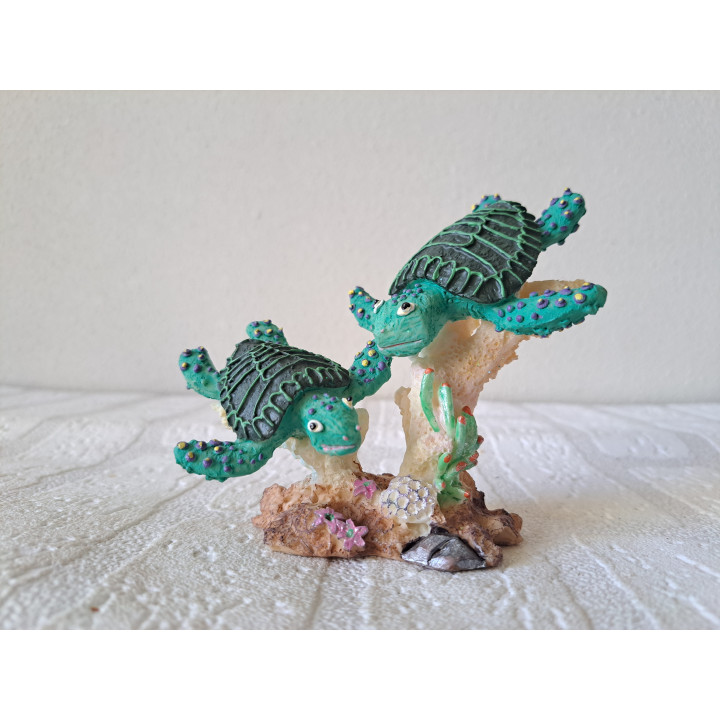 Schildpadden en koraal, donkgroen, kunsthars 11.5x5.5x10.5cm - dierfiguren