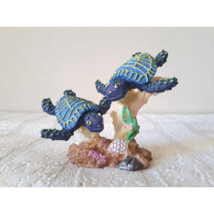Schildpadden en koraal, blauw, kunsthars 11.5x5.5x10.5cm - dierfiguren