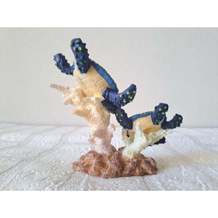 Schildpadden en koraal, blauw, kunsthars 11.5x5.5x10.5cm - dierfiguren
