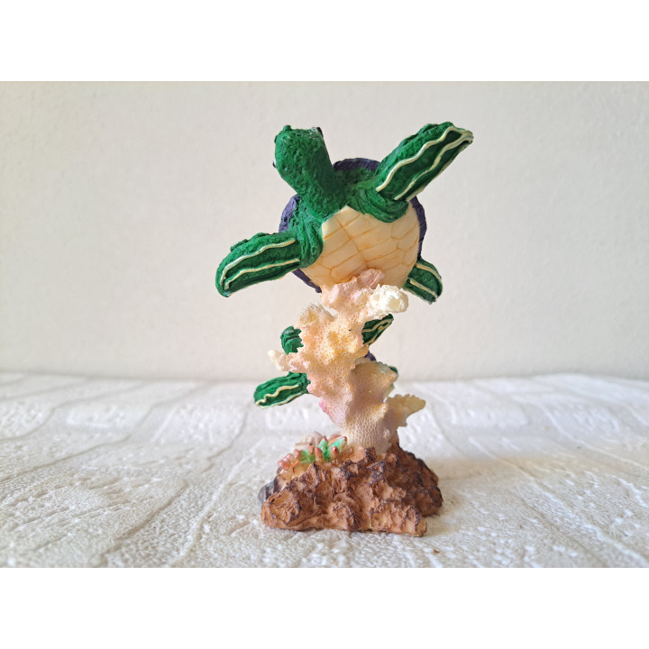 Schildpadden en koraal, paars, kunsthars 11.5x5.5x10.5cm - dierfiguren