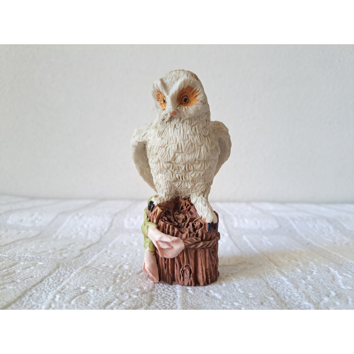Uil op een boomstronk, kunsthars 5.5x5x10cm - dierfiguren Uil op een boomstronk, kunsthars 5.5x5x10cm - dierfiguren