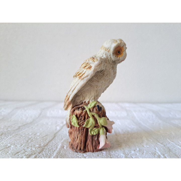 Uil op een boomstronk, kunsthars 5.5x5x10cm - dierfiguren Uil op een boomstronk, kunsthars 5.5x5x10cm - dierfiguren