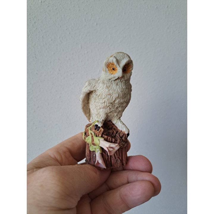 Uil op een boomstronk, kunsthars 5.5x5x10cm Uil op een boomstronk, kunsthars 5.5x5x10cm