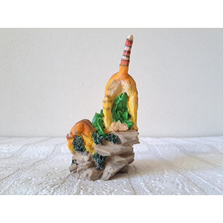 Tijgers op een rots, kunsthars 10x6.5x12.5cm - dierfiguren
