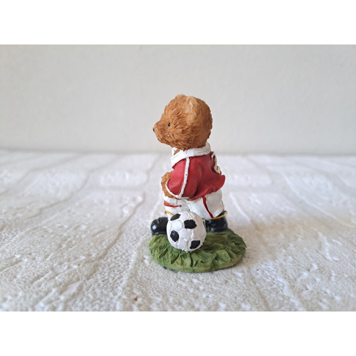Beer als voetballer, kunsthars 5x4x6cm - dierfiguren
