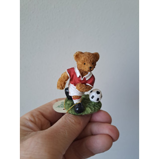 Beer als voetballer, kunsthars 5x4x6cm