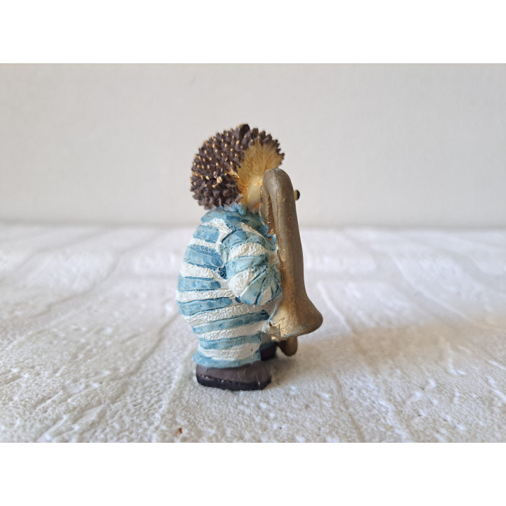 Egel met trombone, kunsthars 4x4x7cm - dierfiguren