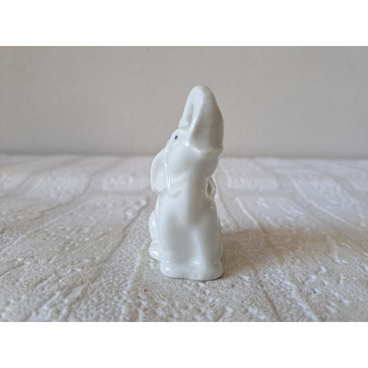 Olifant zittend op de grond, Porselein 5x3x7.5cm - dierfiguren