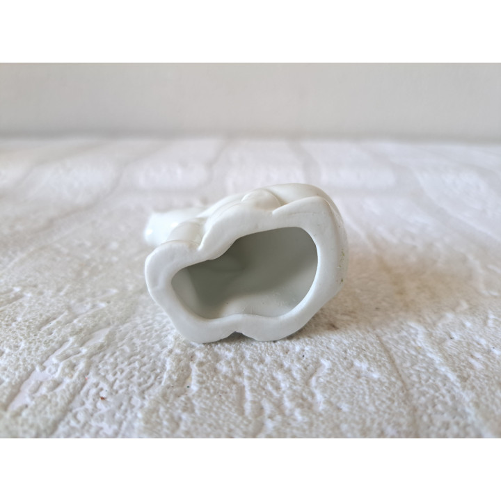 Olifant zittend op de grond, Porselein 5x3x7.5cm - dierfiguren