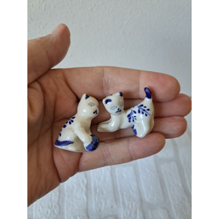 2 stuks poesen van Delfts blauw, porselein 2x2.5x3cm